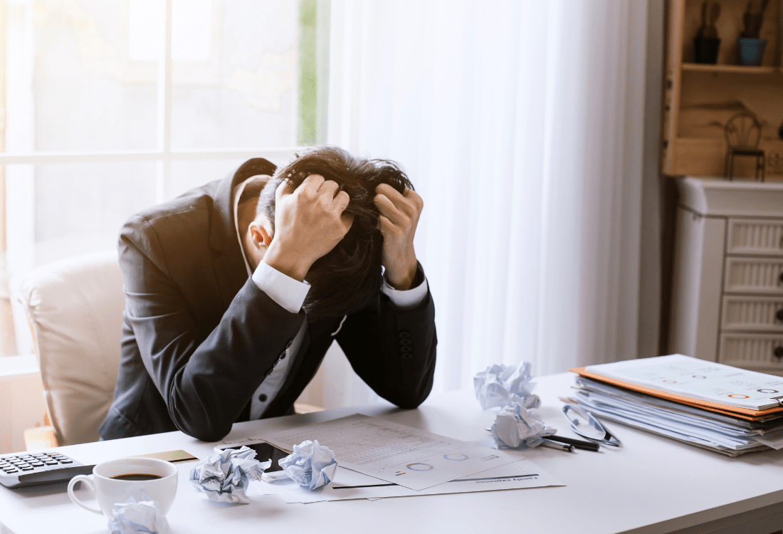 Business man getting frustrated due to leadership training failing 